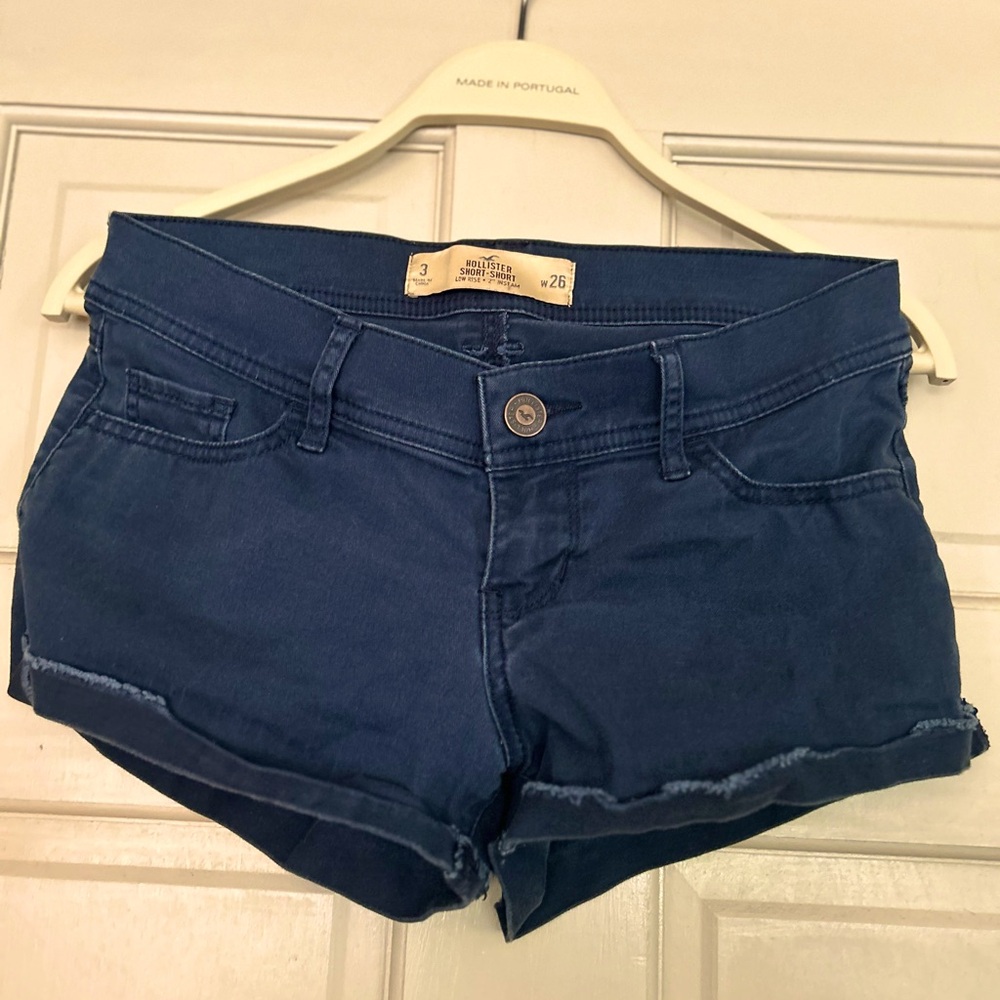 Hollister Short-Short Low Rise 2" inseam Size 3 W26 in Blue